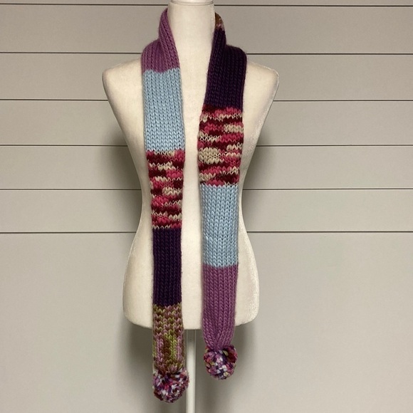 Bloomingdale’s Knit Scarf w/Pom Poms BNWT - Picture 3 of 10